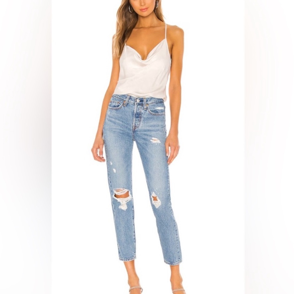 Levi's Wedgie Distressed Ankle Jeans 26